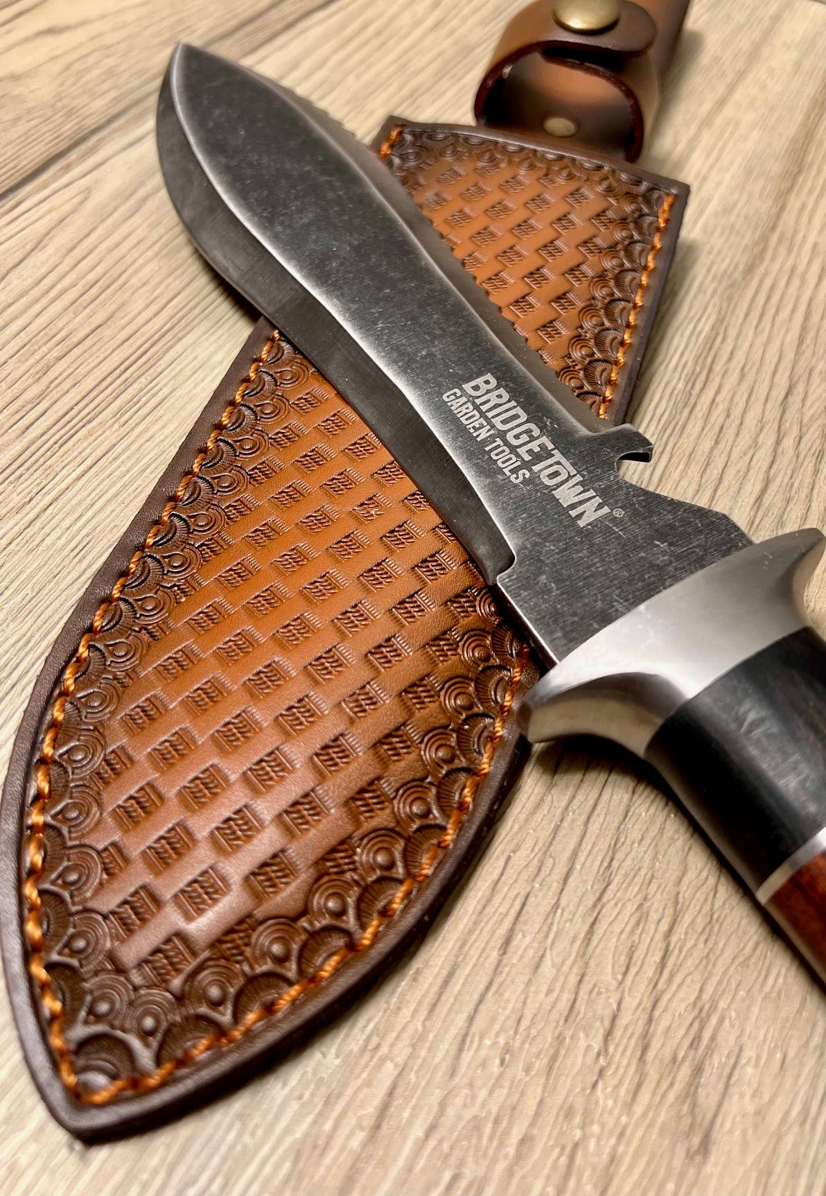 Premium Hori Hori Garden Knife with Leather Sheath and Sharpener