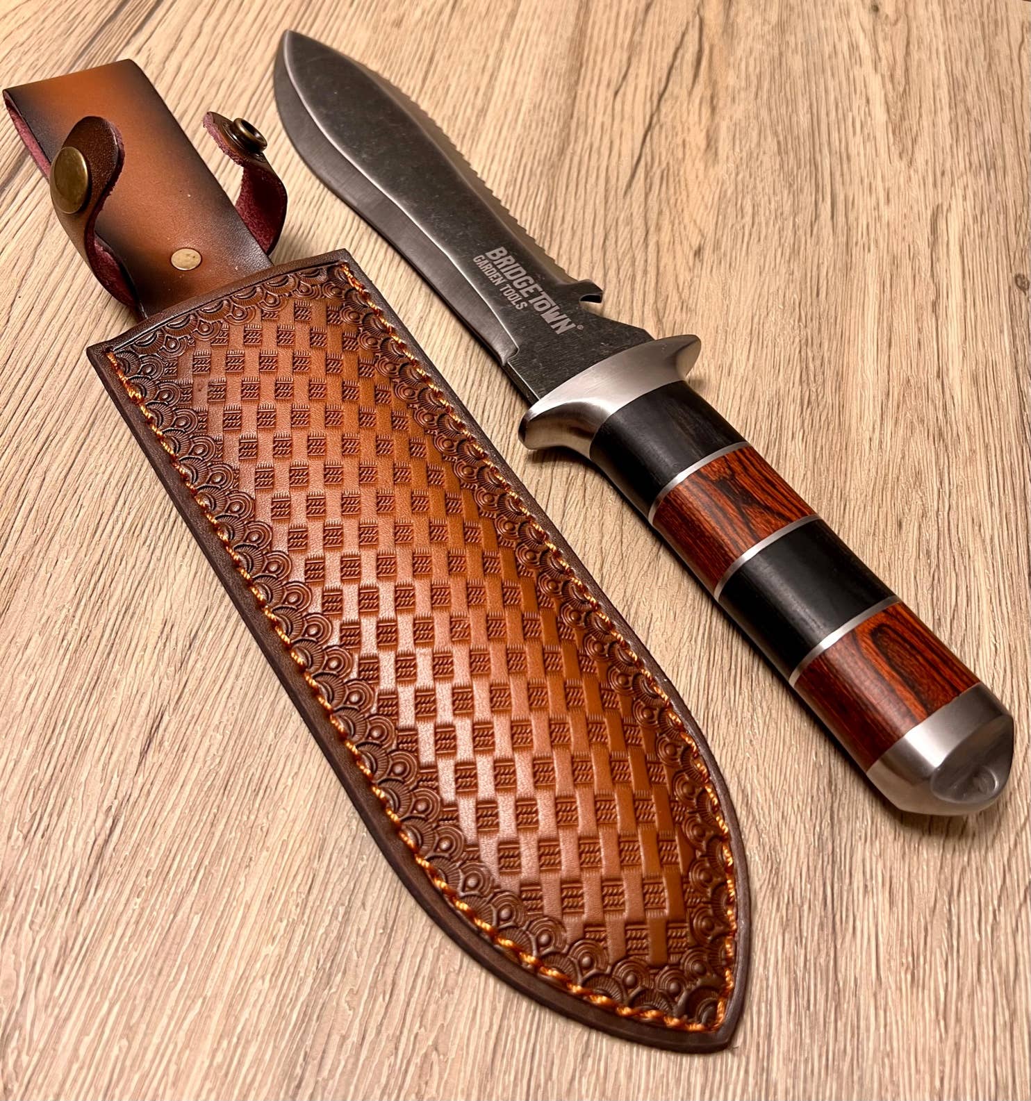 Premium Hori Hori Garden Knife with Leather Sheath and Sharpener