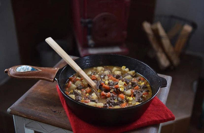 Cast Iron Handle Potholder – Horween Leather and Pendleton Wool Grip for Skillets