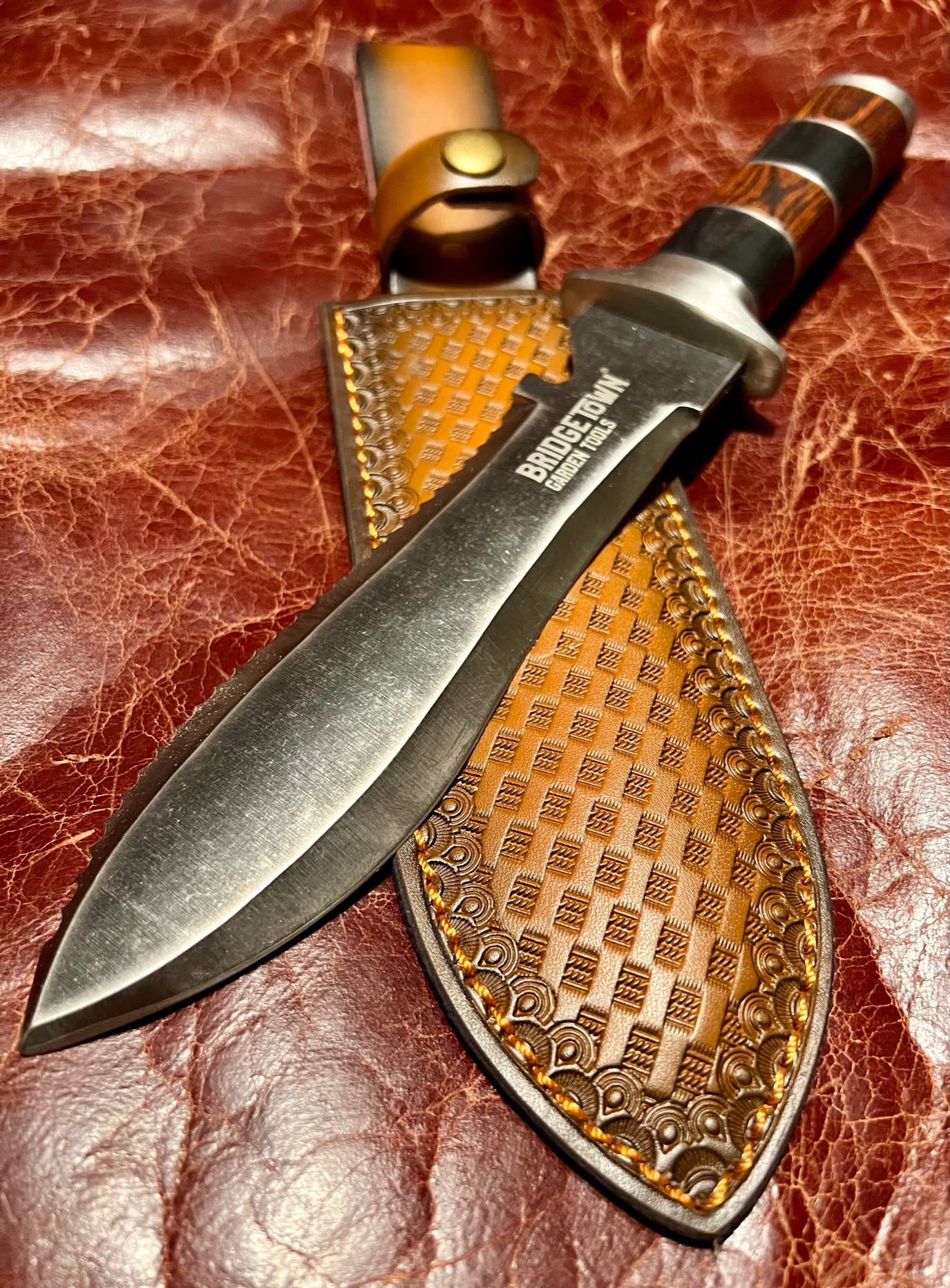 Premium Hori Hori Garden Knife with Leather Sheath and Sharpener