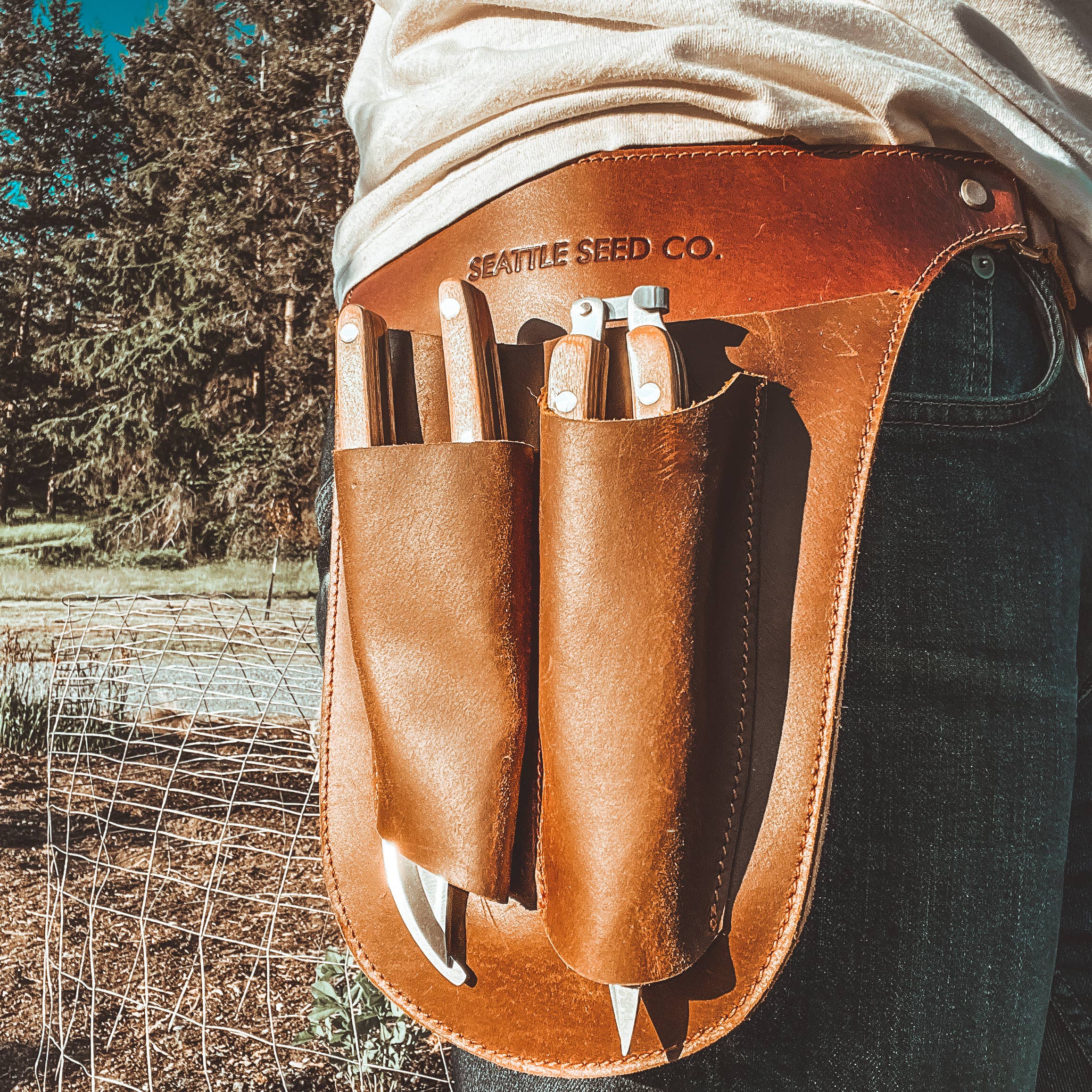Leather Gardener’s Tool Belt with Adjustable Waist and Multi-Pocket Design